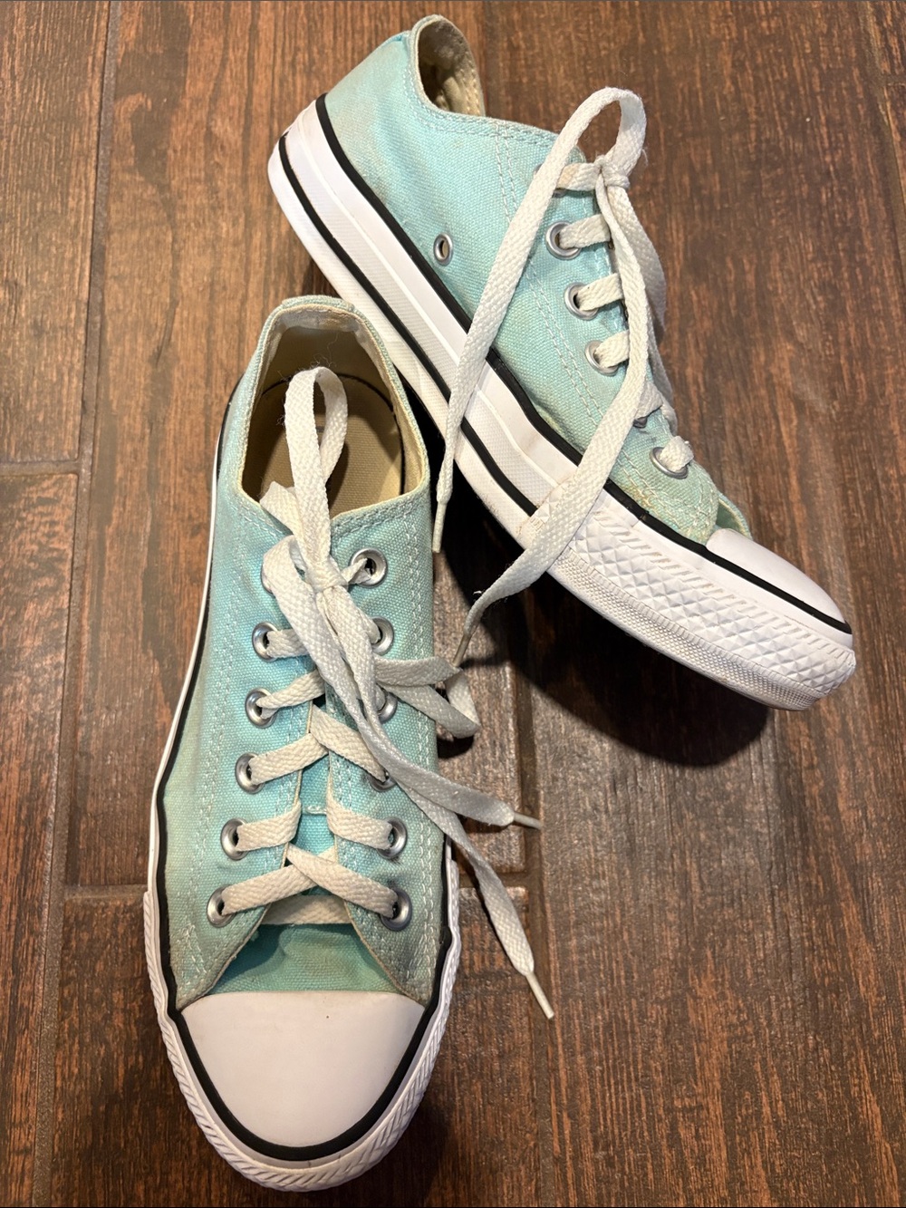 Women’s Low-Top Canvas Sneakers